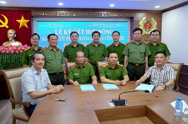 Ký kết thành công Hợp đồng nghiên cứu đề tài khoa học và công nghệ độc lập cấp Quốc gia do đồng chí  GS TS, Thiếu tướng Trần Thành Hưng - Hiệu trưởng  Trường Đại học CSND làm chủ nhiệm đề tài