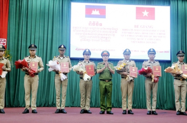 Bế giảng Khoá D29S - Đào tạo đại học chính quy cho cán bộ thuộc Bộ Nội vụ Vương quốc Campuchia