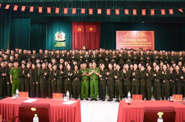 Tân học viên Khóa D5S-VB2A bước vào kỳ huấn luyện tôi rèn bản lĩnh