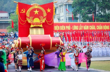 Những hình ảnh ấn tượng tại Lễ diễu binh, diễu hành kỷ niệm 70 năm Chiến thắng Điện Biên Phủ