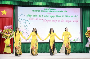 Sắc hoa phụ nữ Đại học CSND