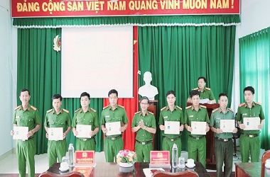 Bế giảng lớp bồi dưỡng cấp chứng chỉ Nghiệp vụ điều tra mở tại Công an tỉnh Long An