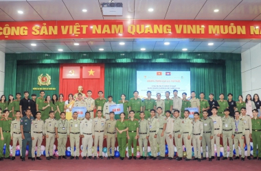 Sôi nổi đêm giao lưu chào mừng kỷ niệm 70 năm Quốc khánh Vương quốc Campuchia