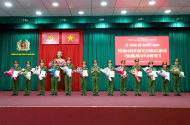 Công bố quyết định điều động cán bộ, giảng viên về công tác tại các xã biên giới