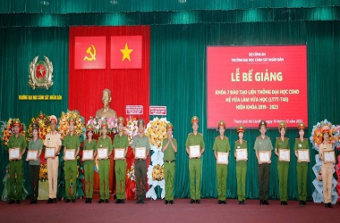 Bế giảng khoá LT7T – T48