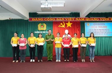 12 tập thể, cá nhân được khen thưởng trong Tổng kết công tác công đoàn năm 2023
